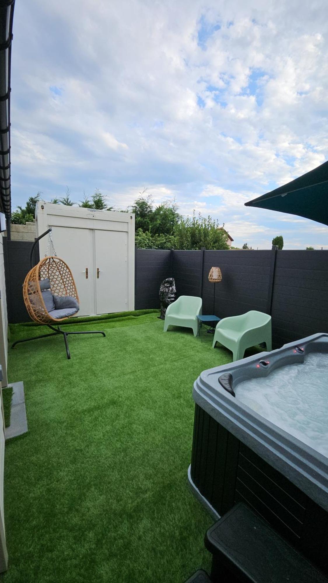 Hebergement Privee Jaccuzzi En Supplement Saint-Clair-du-Rhone Exterior foto